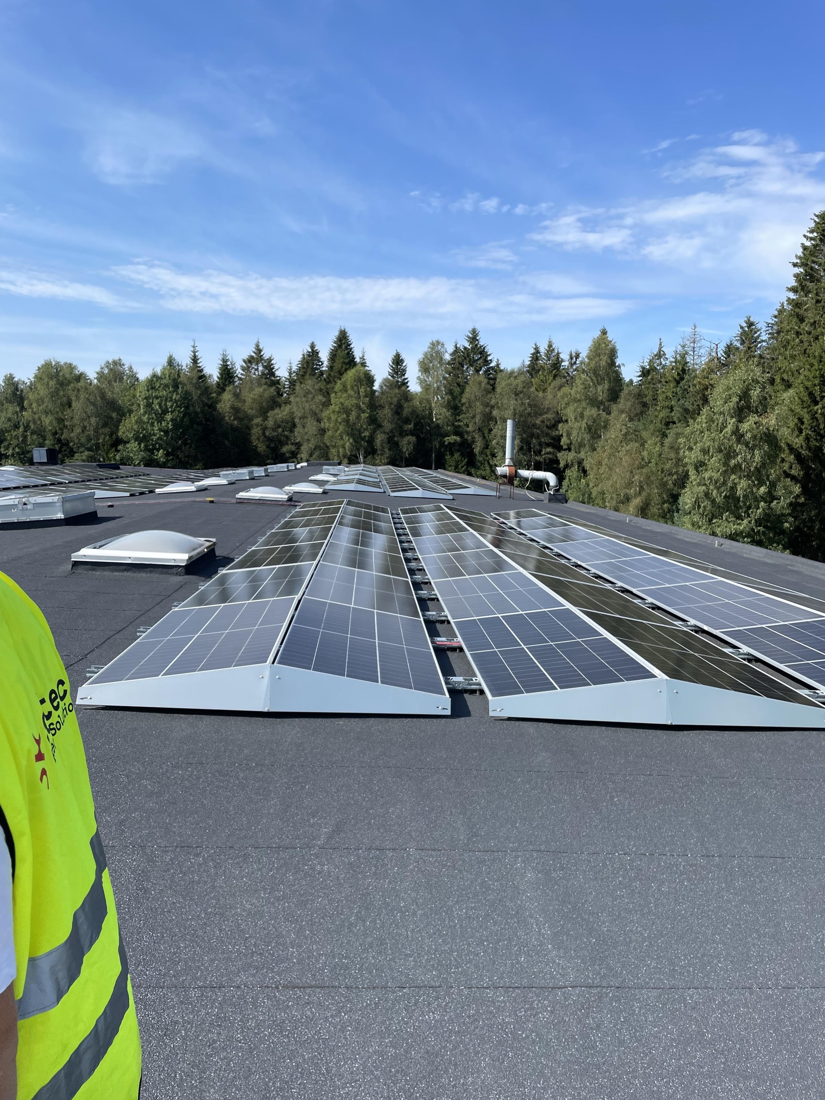 besiktning av solceller, tak med solceller
